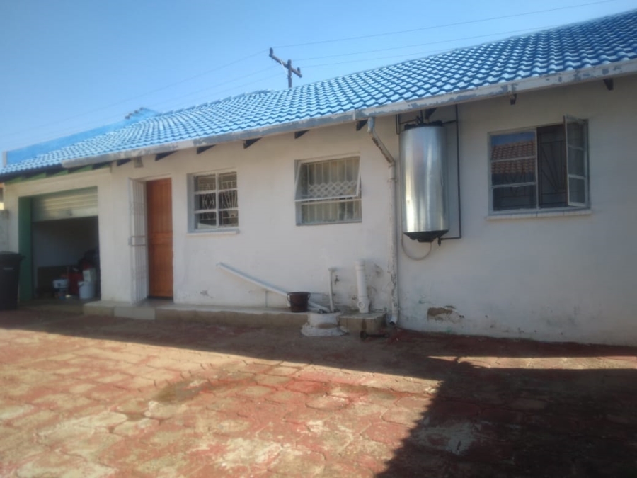 2 Bedroom Property for Sale in Mabopane Unit B North West